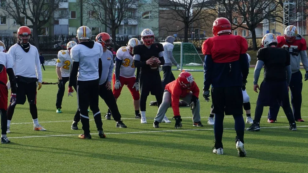 Efter flera importer satsar Uppsala 86ers på två svenska quarterbacks den här säsongen.