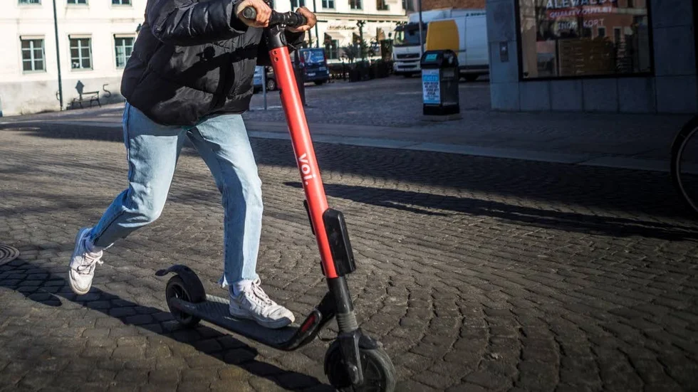 Endast ett fyrtiotal anmälningar har kommit in på framförallt felparkerade elscootrar.