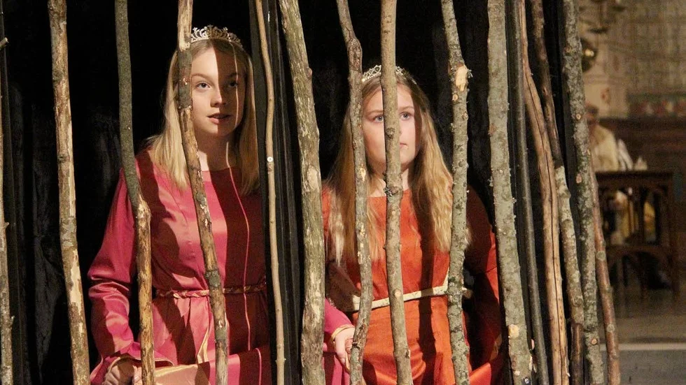 Fångar. Inburade prinsessor, Tindra Bielfeld och Elin Hellström.