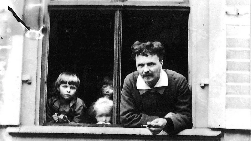 Vantrivdes. Att August Strindberg vantrivdes i Uppsala är ingen hemlighet.