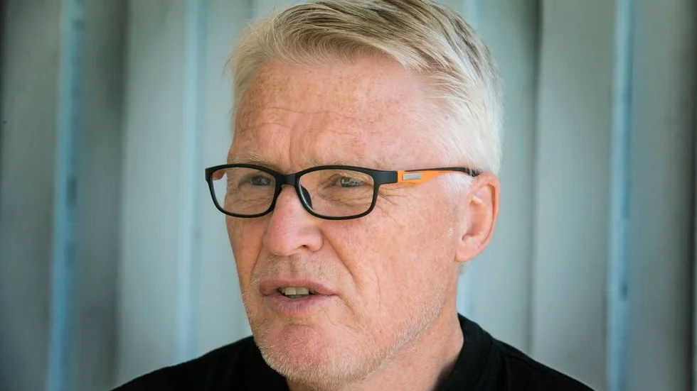 Simlärare. Björn Lindman är oroad över att det finns så få bassänger till simskoleverksamhet i Uppsala.