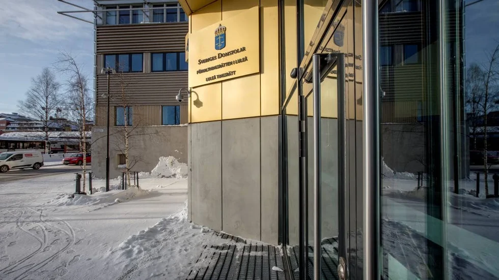 Mannen tog med sig en kniv till tingsrätten i Luleå.