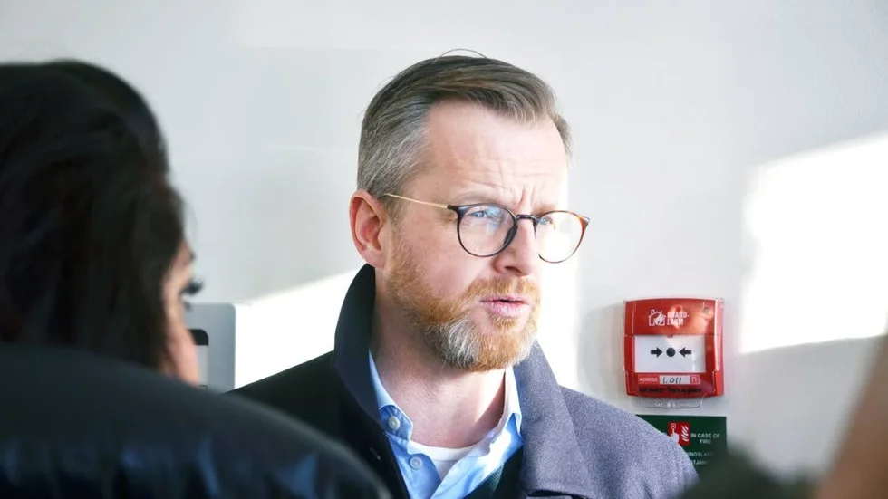 Inrikesministern Mikael Damberg (S) menar att gruvdieselskatten fyller sin funktion, men vill ändå undvika stora smällar för företagen.