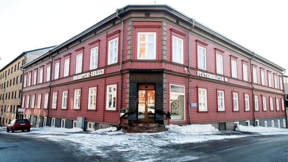 Stationsgatan 36, alias gamla Kurirenhuset, kan bli ny hemvist för ett 60-tal skolelever. Det är Nya Läroverket som är intresserade av att hyra Mirois  kontorslokaler.