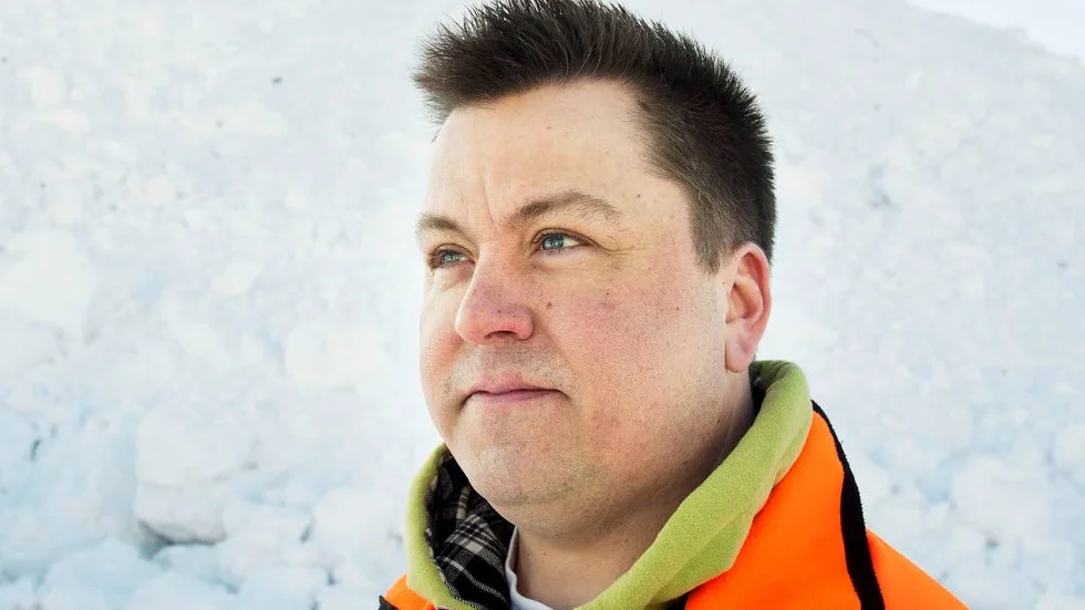 Patrik Ruumensaari hoppas att fler fastighetsägare kommer sköta trottoarskottningen bättre i fortsättningen.