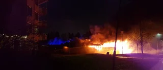 Explosion på Björkskatan – bilar i lågor