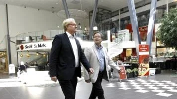 Gunnar Hjorth och Ove Jansson i nya Gottsunda centrum.