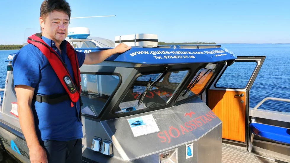 Upplevelseföretagaren Hansi Gelter har investerat 1,4 miljoner kronor i en turbåt som kör folk ut i skärgården tre dagar i veckan samtidigt som den fungerar som taxibåt.
