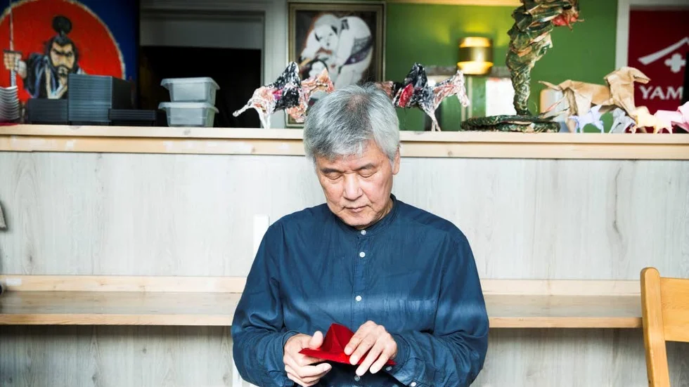 "Alla barn i Japan får lära sig origami. Ungefär som vi i Sverige hasr bild som ett ämne i skolan", berättar Koji Takehana.