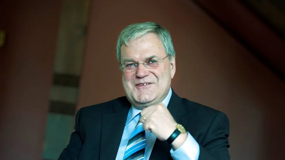 P-O Eriksson är kritisk mot dagens politiska debattklimat. "En tråkig valrörelse, utan samtal mellan partierna. Duellerna i tv-debatterna var inte seriösa", säger han.