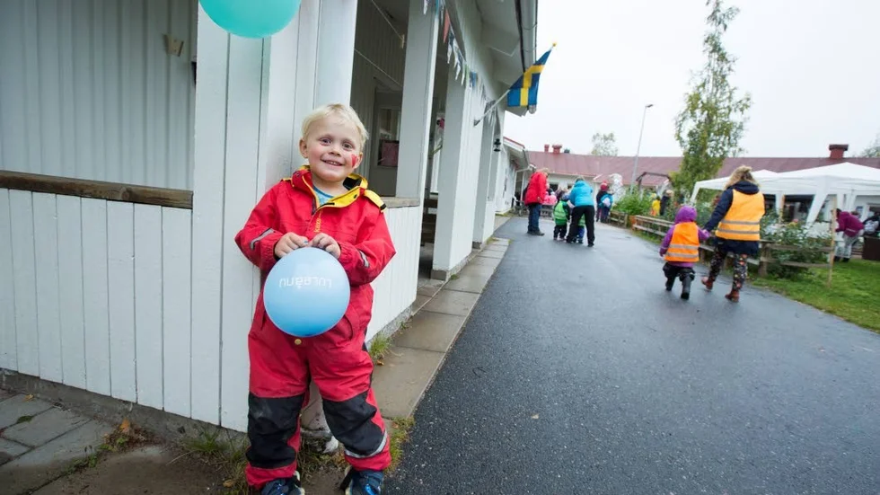 Malte, 3, bor i närheten av förskolan och brukar cykla dit tillsammans med sin mamma eller pappa.