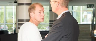 Nu tar de över makten