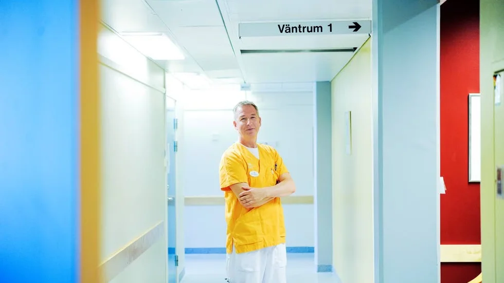 Distriktsläkaren Mikael Bellander anser att närsjukvårdsledningen måste ställa mycket högre krav på läkarnas arbetsmiljö, bland annat genom att avgränsa arbetet till ett mindre antal patienter.