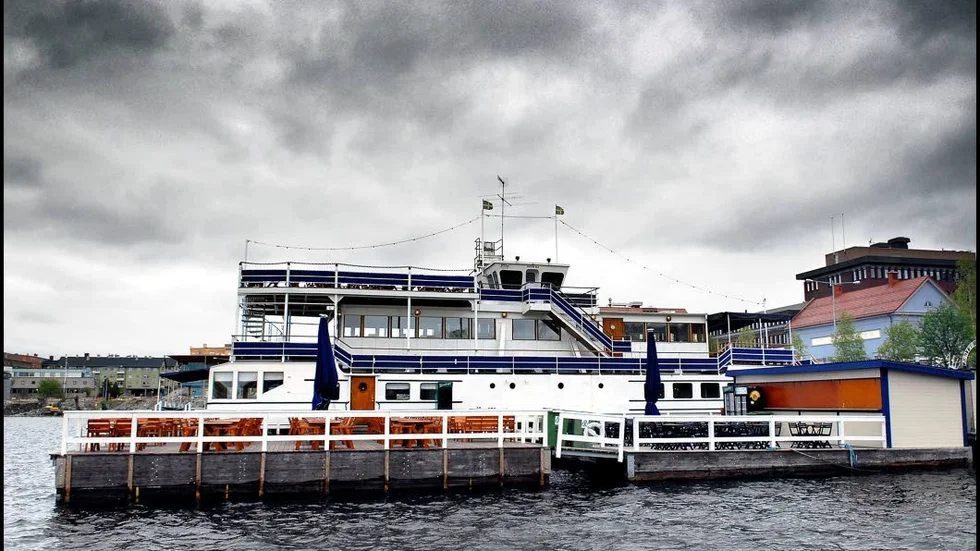 Fler nöjesbåtar i Norra hamn. Kommunen ska ändra detaljplanen för Norra hamn och undersöka om man kan skapa plats för fler flytande nöjesbåtar vid kaj.