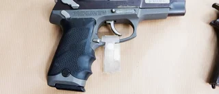 Åtalas för vapenbrott