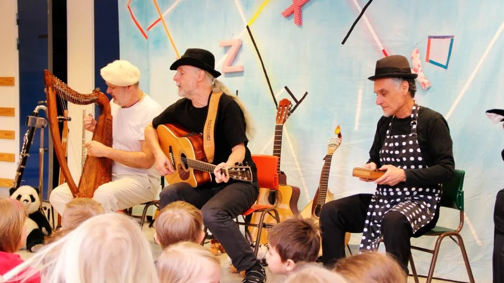 Musikgruppen Raa uppträdde på Edsskolan i Östhammar.