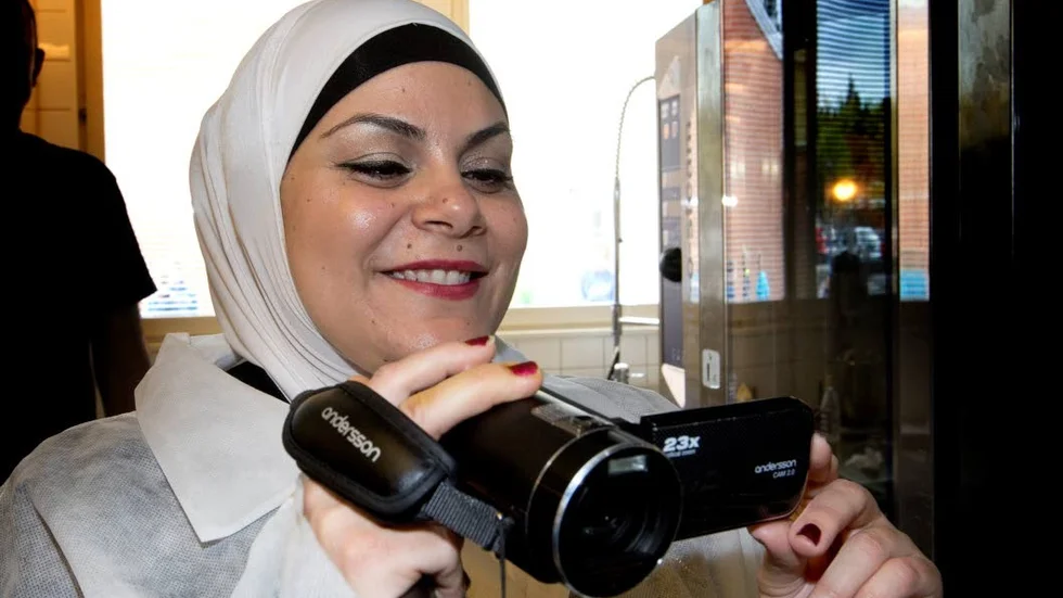 Donyas mamma Falastin Alharbiti dokumenterar dotterns matlagning.