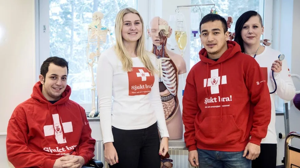 Vinnare. Fidel Abou-Hanna, Cecilia Thorslund, Shukrat Zununov och Emelie Ljungqvist, som går vård- och omsorgsprogrammet på Lundellska skolan, kan se fram emot jobb direkt efter gymnasiet.