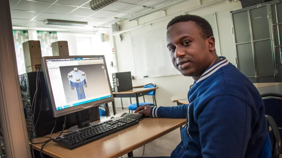 Jobb. Mamadou kom till Sverige för tre år sedan. Nu läser han industritekniska programmet på Högbergsskolan i Tierp och är erbjuden arbete på Atlas Copco.