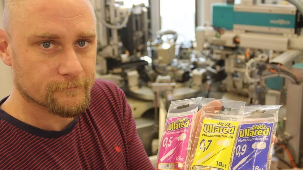 Lars-Gunnar Thuresson för företaget Doft har fått in produkten mellanrumsbortsen för tänder på Skandinaviens största varuhus Gekås Ullared.