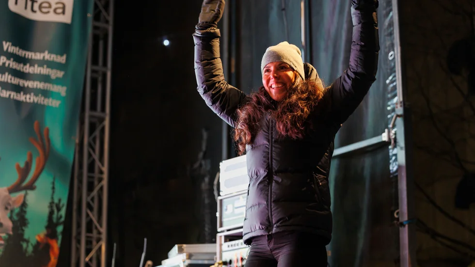 Charlotte Kalla hyllades på Byxtorget i Piteå på lördagskvällen.