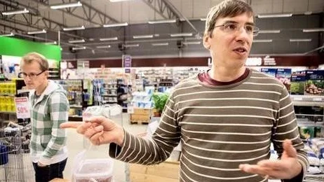 Ornitologer tipsar om fågelräkning.
Jan Wärnbäck ordförande Upplands Ornitologiska förening. Jon Hessman från samma sammanslutning i bakgrunden till vänster.