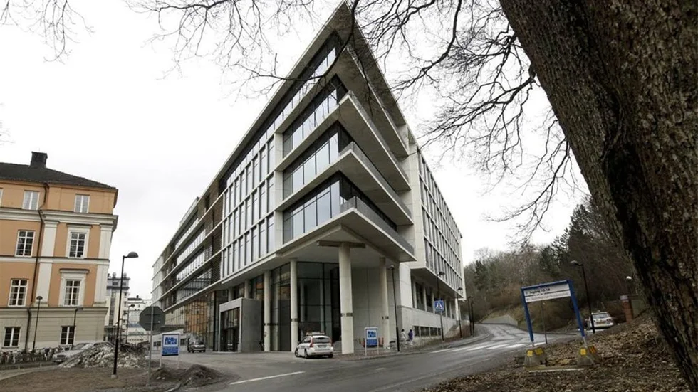 I kläm. Unga vuxna med psykiatriska diagnoser hamnar i kläm när de ska flyttas över från BUP till vuxenpsykiatrin.