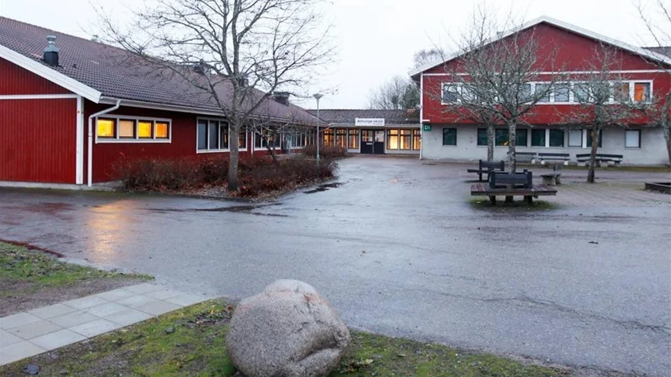 Kritik. Trots kritiken från Skolinspektionen vill föräldrar med barn på Almunge skola försvara skolan.