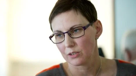 Enligt kommunalrådet Helena Stenberg (S) överväger kommunen att förlänga remisstiden i skolfrågan. (Arkivbild)