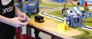 Robotar av lego på schemat