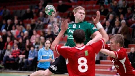 Det har varit fina dagar för Claes Forsberg. Förra fredagen vann Strömnäs över Jakobsberg och Claes gjorde åtta mål. Dagen efter blev han pappa för första gången. I  dag spelar Strömnäs mot obesegrade HF SIF. Och Claes tror på seger.