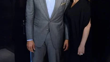 Svenska stjärnor i actionfilmen "Expendables 2": Amanda Ooms och Dolph Lundgren.