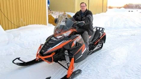 "Vi vill att alla medlemmar har förarbevis, det handlar ofta om tunga och starka maskiner och det finns lagar och regler att följa", säger Tord Söderberg, ordförande för Piteå snöskoterklubb.