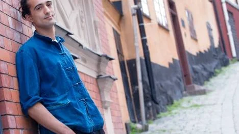 Till hösten spelar Hamadi Khemiri sin första huvudroll på Dramaten. Om man bortser från hans egen monolog "C" där han själv spelade den enda rollen.