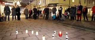 Mördade kvinnor hedrades med ljus