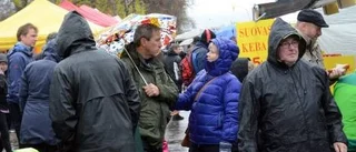 Succé för marknaden trots regn och rusk