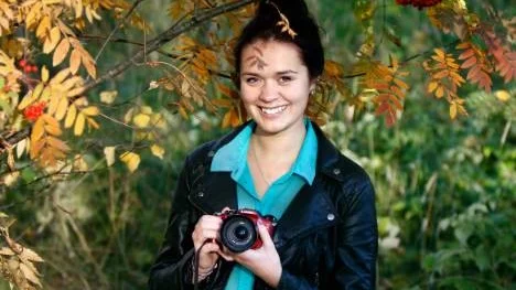 När 16-åriga Josefin Rönnlund i Överkalix var sex år drabbades hon av leukemi - blodcancer. I höst ställer hon och tio andra unga ut på Fotografiska i Stockholm för är att skildra hur det kan vara att få cancer under barndomen.