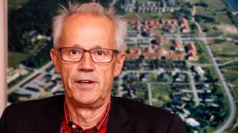 Carl-Johan Åhlund, pensionerad vd vid Pitebo, jobbar numera som konsult med höghusplanerna i centrala Piteå.