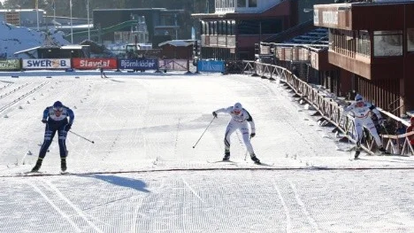 Här förlorar Jennie Öberg och Mia Eriksson spurtduellen mot Britta Johansson Norgren.