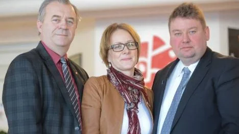 Sven-Erik Bucht och Maria Stenberg och de övriga socialdemokratiska riksdagsledamöterna från Norrbottens län har valt Arvidsjaur och Arjeplog som utgångspunkt för debatter i riksdagen om de små kommunernas villkor. Kommunalrådet Jerry Johansson välkomnar initiativet.