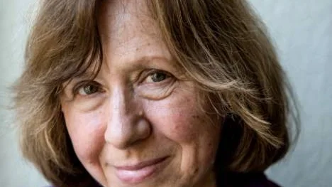STOCKHOLM 20121112 Den vitryska författaren Svetlana Aleksijevitj, vars bok "Kriget har inget kvinnligt ansikte" blivit översatt till svenska. Boken handlar om de kvinnor som slogs i Röda armén under andra världskriget. Foto Christine Olsson / SCANPIX / Kod 10430