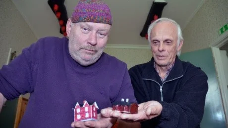 MALMBERGET SKA MINNAS. Gällivarekonstnärerna Tord Pettersson och Jan Åkerlund har getts ansvaret att bygga upp två modeller av samhället Malmberget från 1800-tal och 1900-tal.