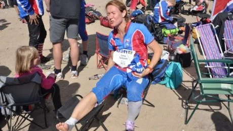 Lena Turesson, OK Renen vrickade foten.