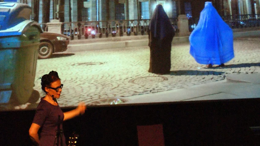BURKAPROJEKTET. Rosa Liksom, författare och bildkonstnär, berättade om sitt Burkaprojekt.