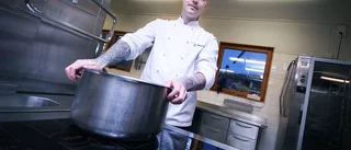 Jonas ger dem rätter med tryck i