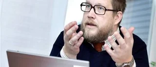 Maktkamp inför öppen ridå