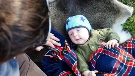 "För framtida generationer". Nils Lindstrand Tuorda, 4 månader, fick följa med mamma Åsa Lindstrand till manifestationen.