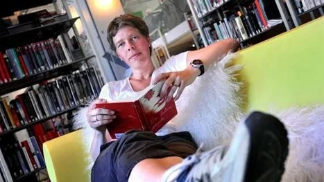 BOKSLÄPP. Johanna Lindbäck från Luleå är aktuell med två nya böcker som kommer ut i september.