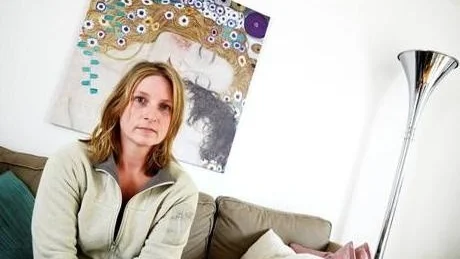 PRÖVNING. Åsa Hansson och hennes sambo Kaj Rundgren ifrågasätter om kommunen har råd med satsningen på gränsen. "Det är så mycket som inte stämmer att vi ville ha en prövning hos förvaltningsrätten", säger Åsa Hansson.