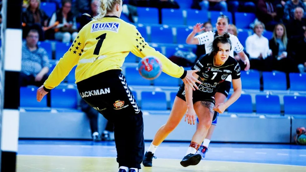 Lämnar. Karolina Baerenz Larudottir lämnar laget under slutspurten av seriespelet.